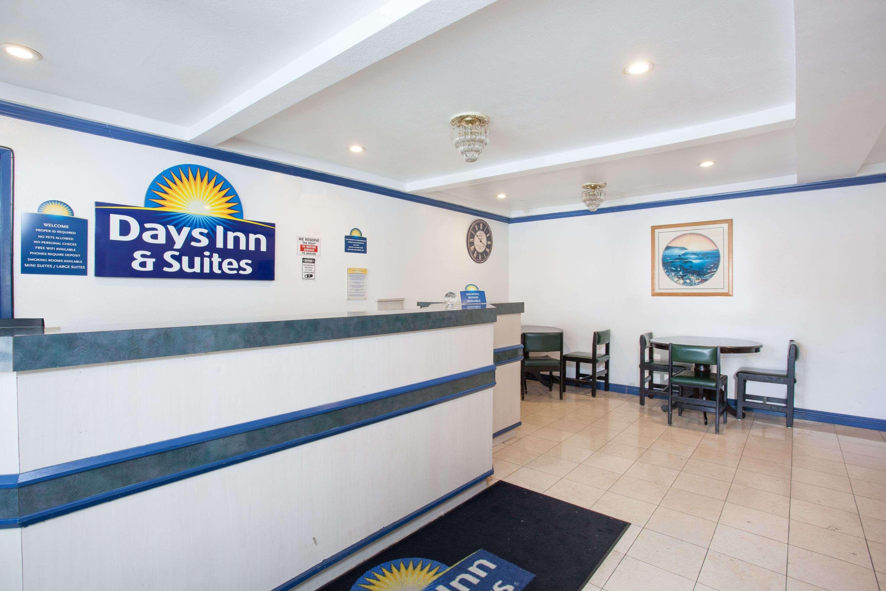 Days Inn By Wyndham Orange Anaheim Exterior photo